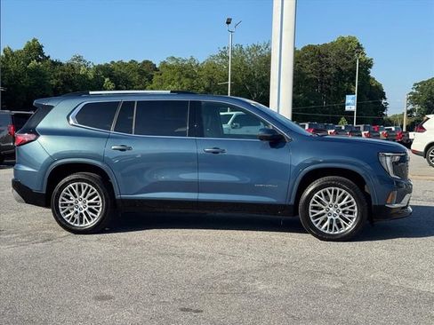 Used 2025 GMC Acadia Denali FWD image 2