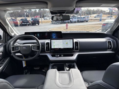 New 2026 Ford Expedition Active image 8