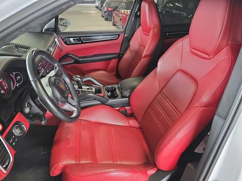 Certified 2023 Porsche Cayenne GTS AWD/4WD image 5