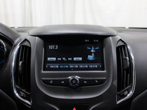 Used 2018 Chevrolet Cruze LT FWD image 16