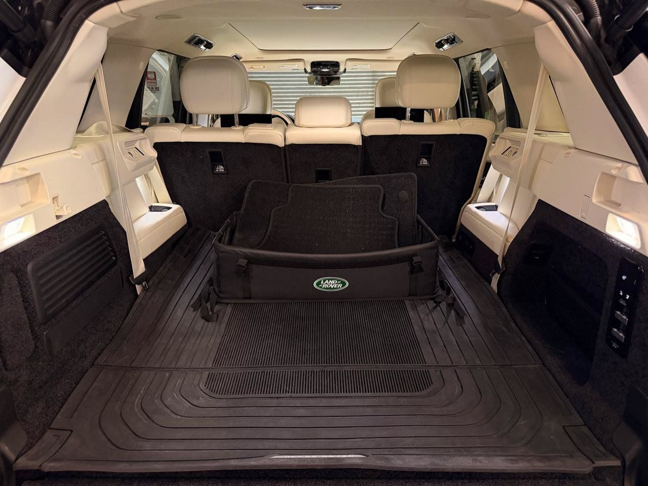 Used 2024 Land Rover Range Rover Long Wheelbase SE AWD/4WD image 23