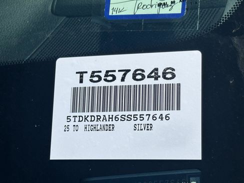 Used 2025 Toyota Highlander LE FWD image 14