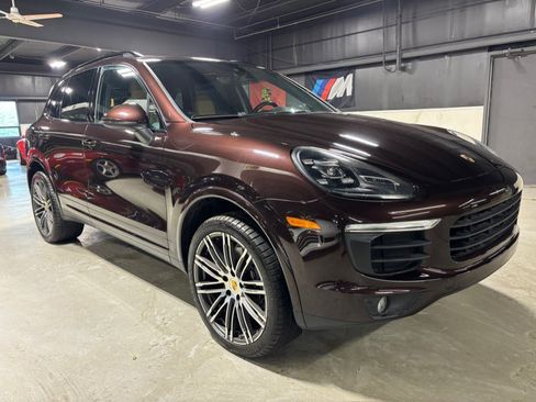 Used 2018 Porsche Cayenne Platinum Edition w/ Premium Package Plus AWD/4WD image 3