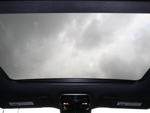 Used 2024 Mercedes-Benz C 300 4MATIC Sedan image 12