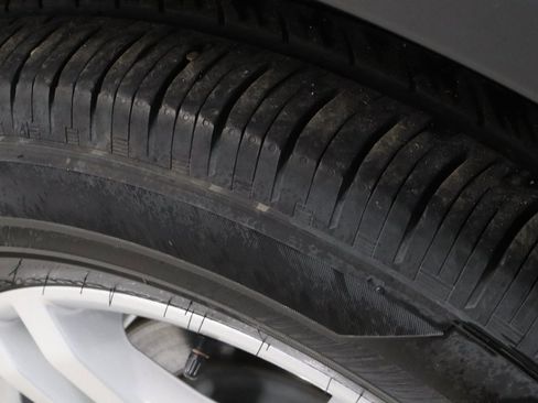 Certified 2023 Ford Explorer XLT w/ Equipment Group 202A image 20