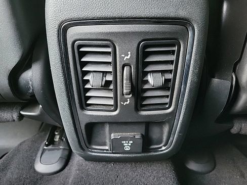 Used 2020 Jeep Grand Cherokee Altitude AWD/4WD image 28