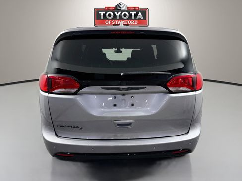 Used 2020 Chrysler Pacifica Touring-L Plus w/ S Appearance Package FWD image 6