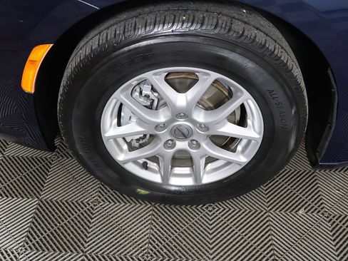 Used 2023 Chrysler Pacifica Touring-L FWD image 18