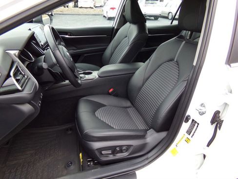 Used 2023 Toyota Camry SE image 18