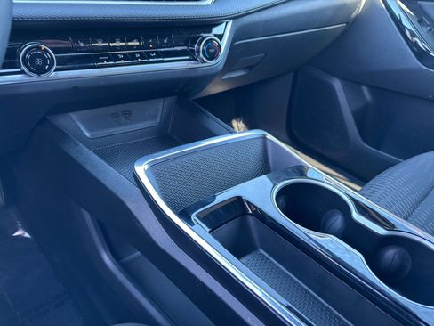 Used 2025 Chevrolet Equinox LT image 40