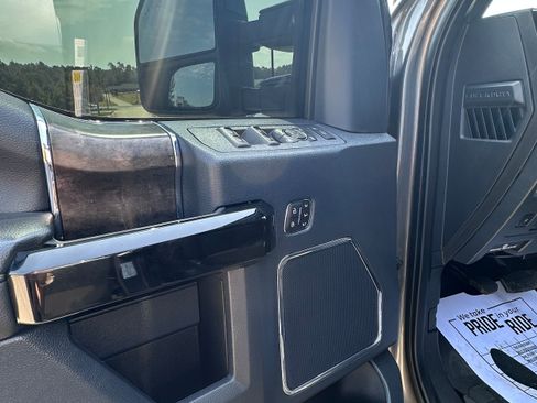 Used 2022 Ford F250 Lariat w/ Black Appearance Package AWD/4WD image 18