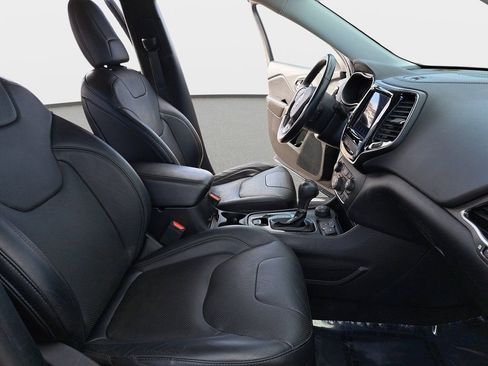 Used 2020 Jeep Cherokee Limited image 10