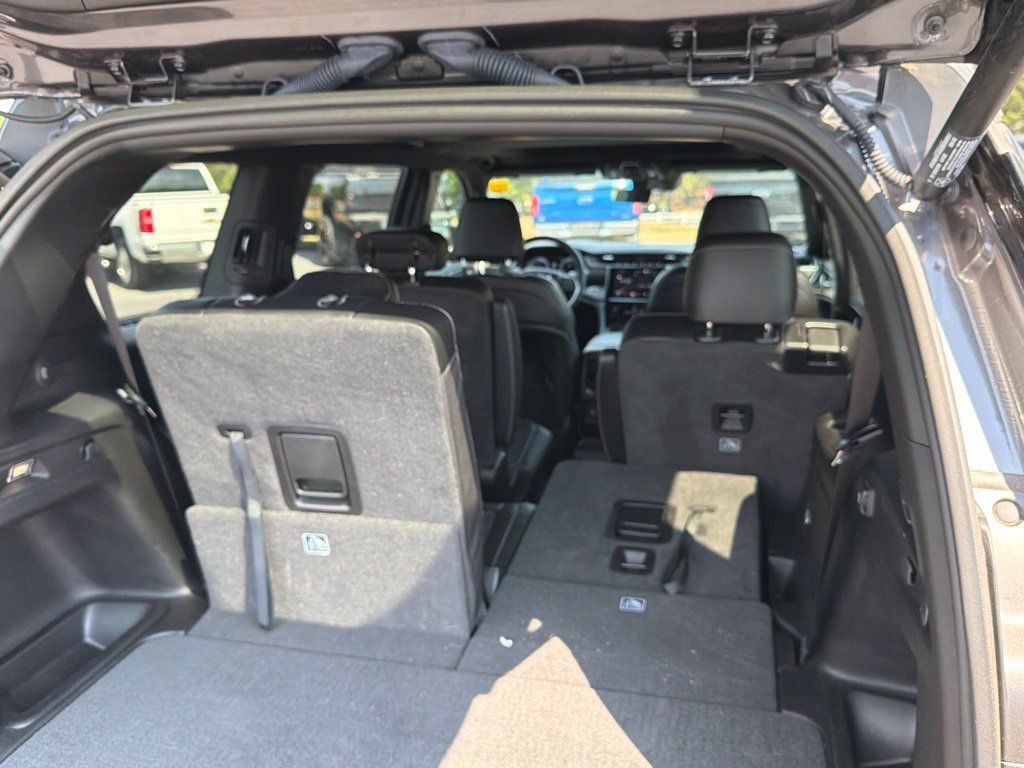 Used 2025 Jeep Grand Cherokee L Altitude AWD/4WD image 26