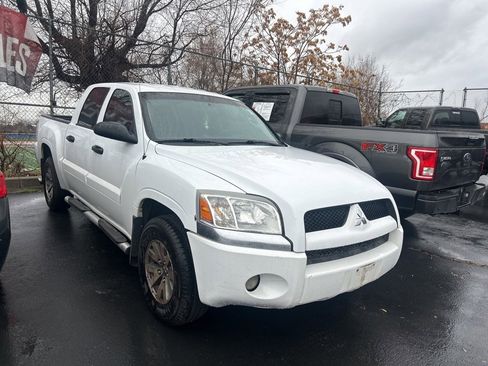 Used 2007 Mitsubishi Raider LS image 2