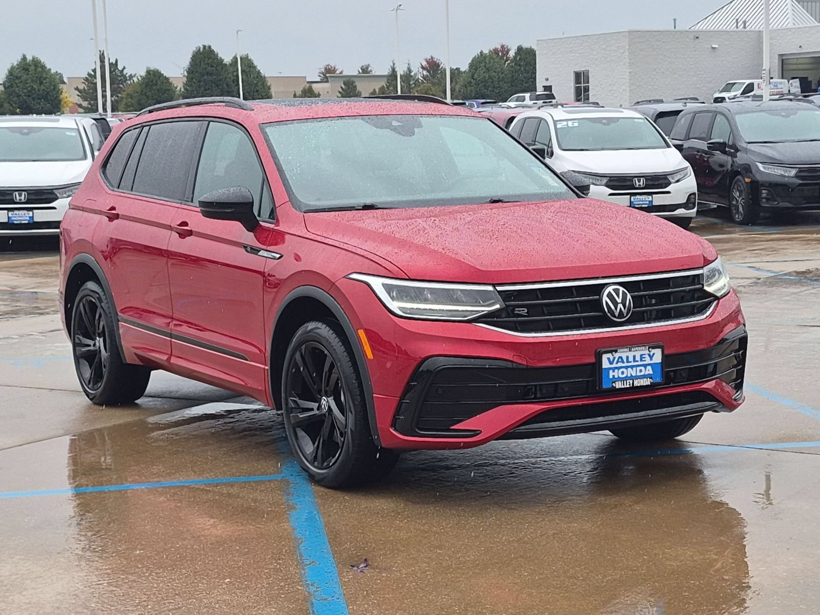 Used 2024 Volkswagen Tiguan SE R-Line w/ MDO Package, Two-Row AWD/4WD image 4