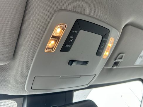 Used 2024 Toyota Sienna LE AWD/4WD image 26