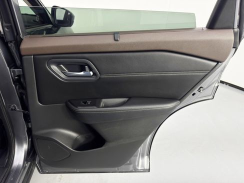 Used 2023 Nissan Rogue SL w/ SL Premium Package FWD image 43
