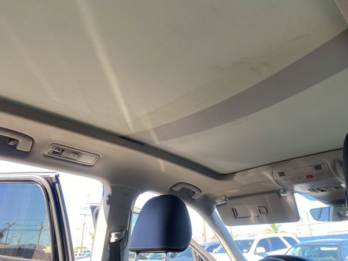 Used 2022 Volkswagen Tiguan SE image 19