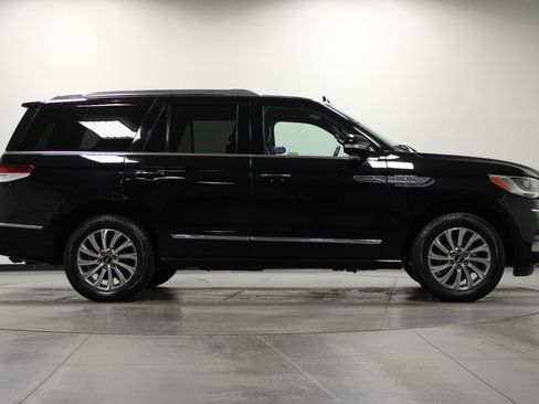 Used 2023 Lincoln Navigator 2WD image 3
