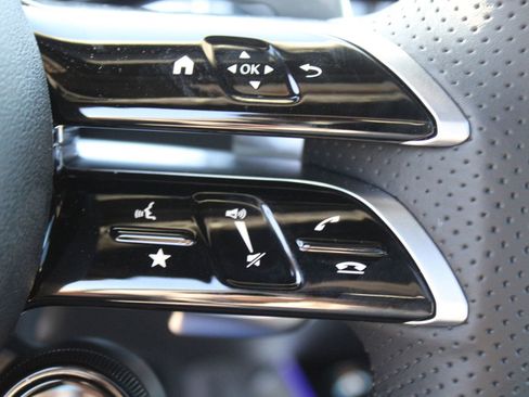 Certified 2025 Mercedes-Benz GLB 35 AMG 4MATIC image 18