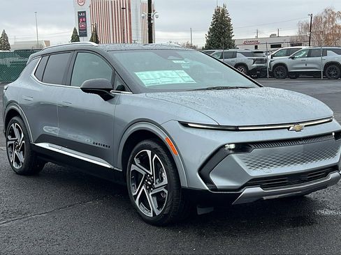 New 2026 Chevrolet Equinox EV LT image 3