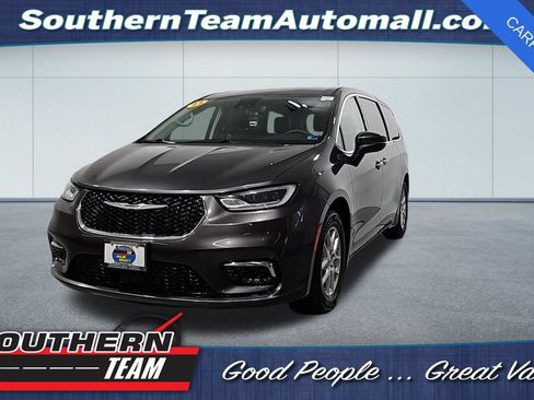 Used 2023 Chrysler Pacifica Touring-L FWD image 1