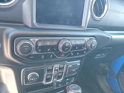 Used 2020 Jeep Gladiator Overland image 29