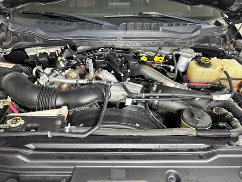 Used 2017 Ford F250 Platinum w/ Platinum Ultimate Package AWD/4WD image 9
