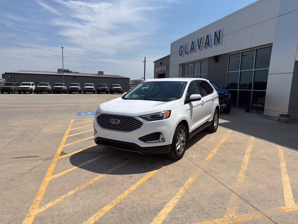 Used 2024 Ford Edge SEL w/ Convenience Package AWD/4WD image 3