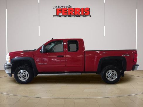 Used 2011 Chevrolet Silverado 2500 LT w/ Convenience Package AWD/4WD image 2