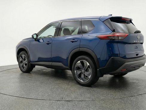 Used 2025 Nissan Rogue SV image 6