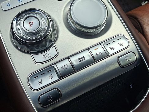 Used 2024 Genesis G90 3.5T AWD/4WD image 19