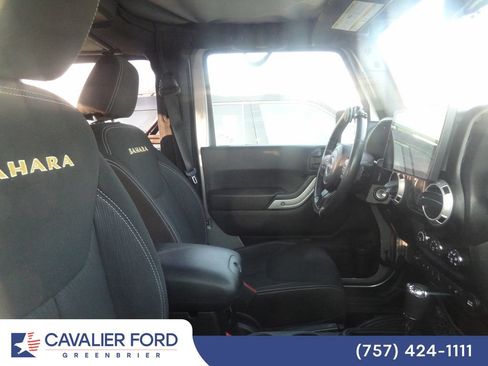 Used 2016 Jeep Wrangler Sahara w/ Connectivity Group AWD/4WD image 10