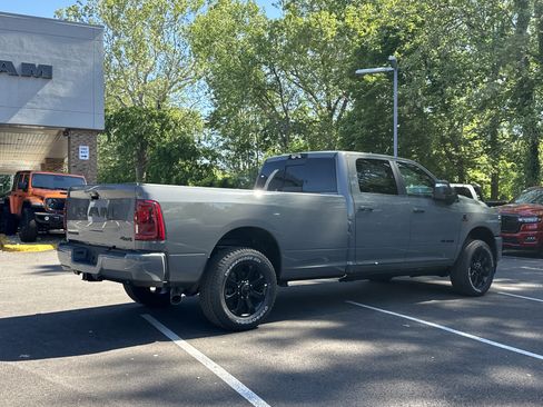 New 2026 RAM 2500 Laramie AWD/4WD image 19