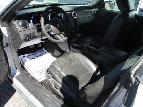 Used 2005 Ford Mustang Premium image 6
