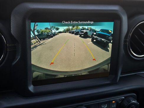 Used 2021 Jeep Wrangler Unlimited Sahara AWD/4WD image 15