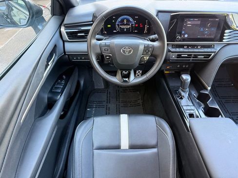 Used 2025 Toyota Camry SE FWD image 25