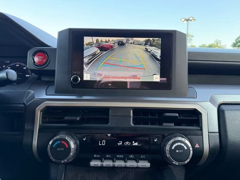 Certified 2025 Toyota Tacoma TRD Off-Road AWD/4WD image 30
