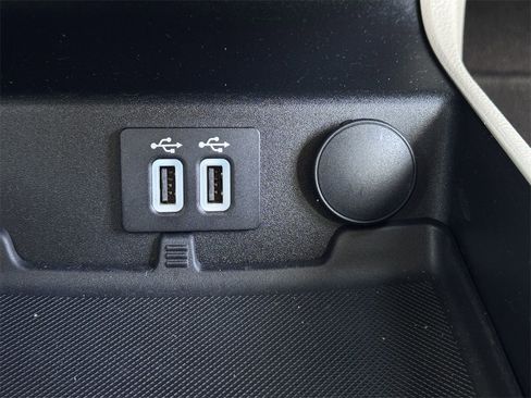 Used 2020 Ford Fusion SEL image 21