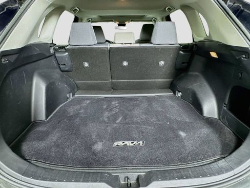 Used 2019 Toyota RAV4 XLE FWD image 28
