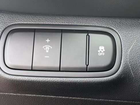 Certified 2024 Hyundai Venue SE FWD image 15