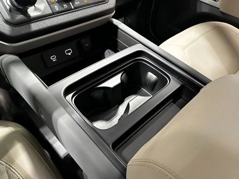 Used 2023 Land Rover Defender 110 SE AWD/4WD image 27