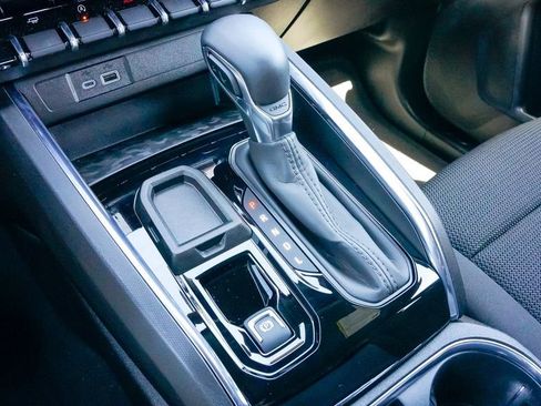 Used 2025 GMC Canyon Elevation image 28