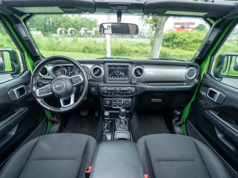 Used 2020 Jeep Wrangler Unlimited Sahara AWD/4WD image 12