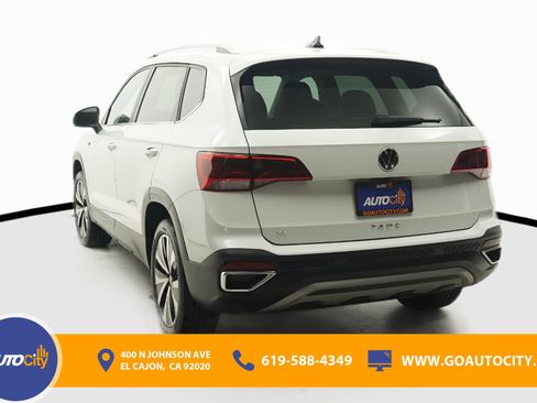 Used 2024 Volkswagen Taos SE FWD image 15