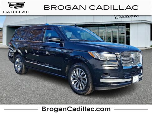 Used 2024 Lincoln Navigator L 4WD image 1