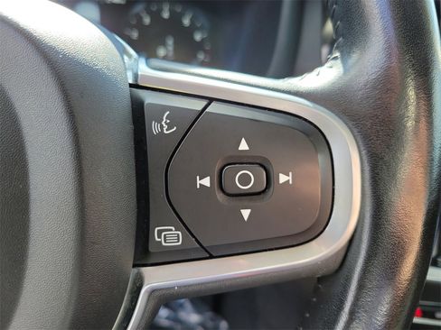 Used 2022 Volvo S60 B5 Momentum image 24