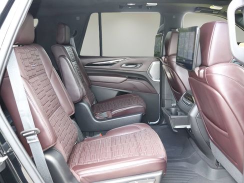 Used 2021 Cadillac Escalade Sport Platinum w/ Heavy-Duty Trailer Package AWD/4WD image 17
