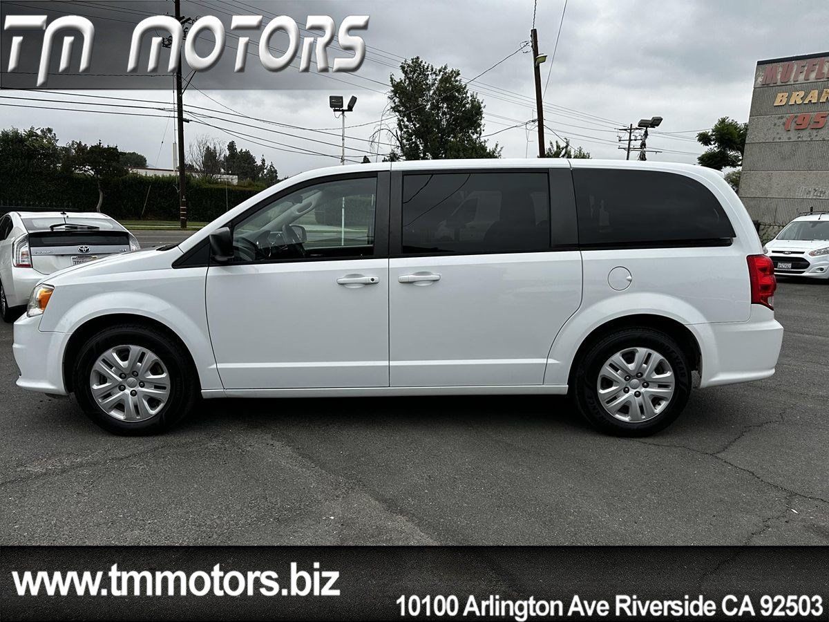Used 2018 Dodge Grand Caravan SE FWD image 3