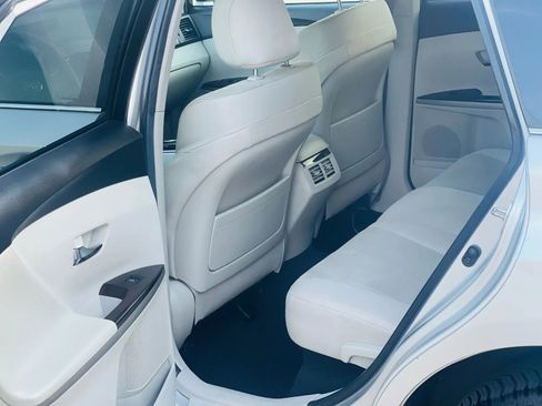 Used 2011 Toyota Venza AWD image 10